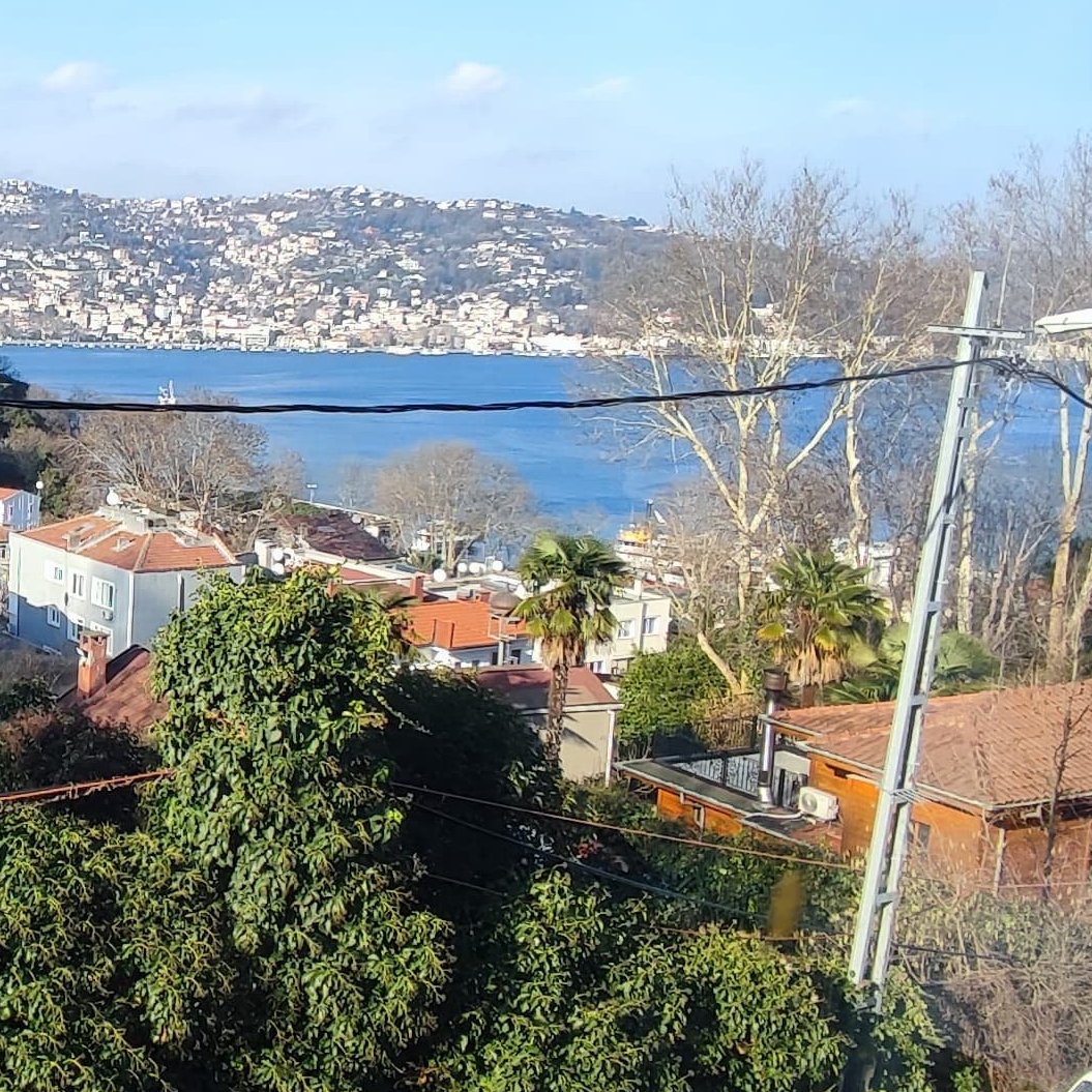 Located in Kireçburnu, one of the most prestigious neighborhoods on the Bosphorus, with its meticulously renovated interior and lush garden, preserving its historic character, it offers a living space that is both aesthetically pleasing and functional