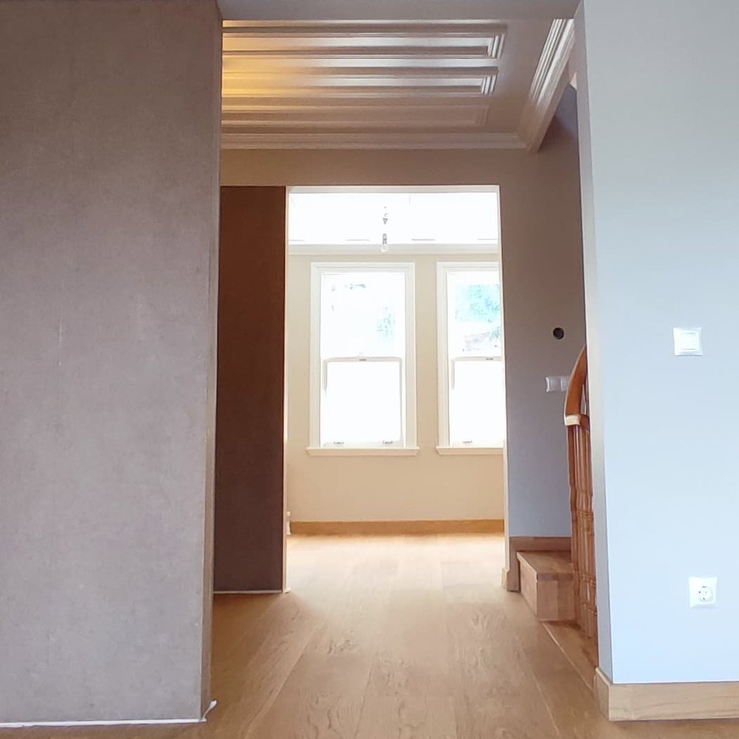 Located in Kireçburnu, one of the most prestigious neighborhoods on the Bosphorus, with its meticulously renovated interior and lush garden, preserving its historic character, it offers a living space that is both aesthetically pleasing and functional