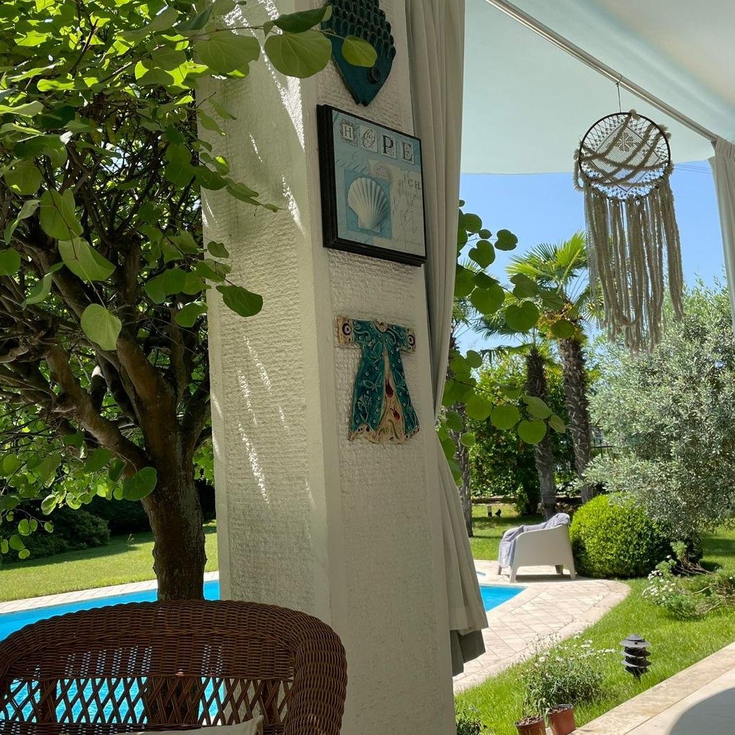 İstanbul’un en seçkin ve güvenli yaşam alanlarından biri olan Acarkent’te, yeşillikler içinde konumlanan muhteşem satılık villa