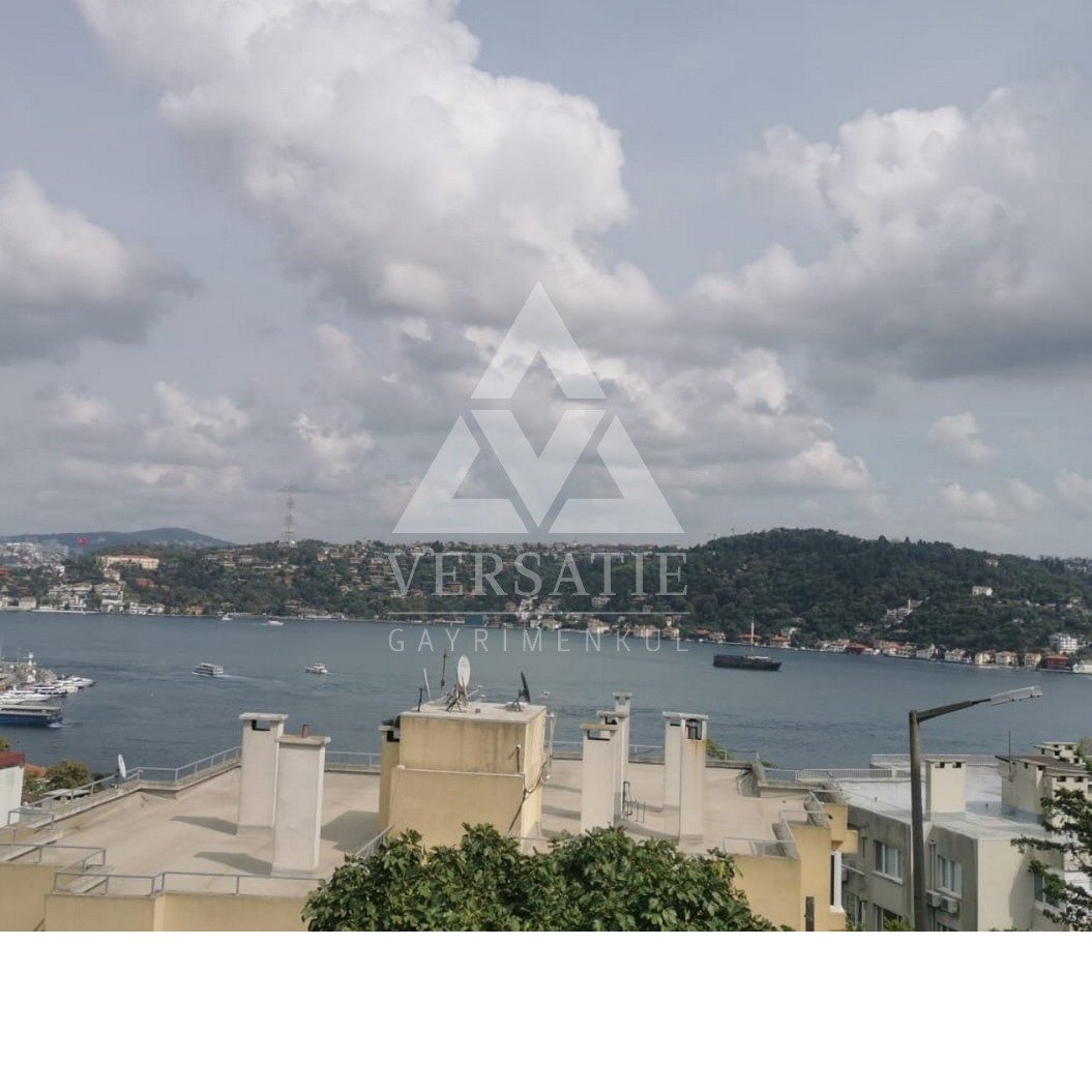 Kuruçeşme’nin en seçkin noktalarından birinde konumlanan, müstakil girişli ve Boğaz manzarasına hakim kiralık 3+1 dubleks daire.