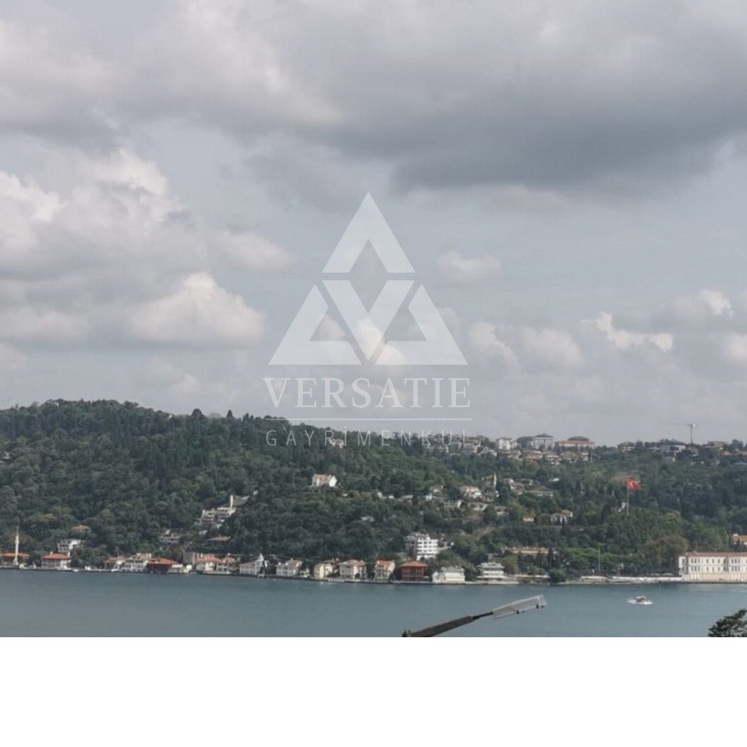 Kuruçeşme’nin en seçkin noktalarından birinde konumlanan, müstakil girişli ve Boğaz manzarasına hakim kiralık 3+1 dubleks daire.