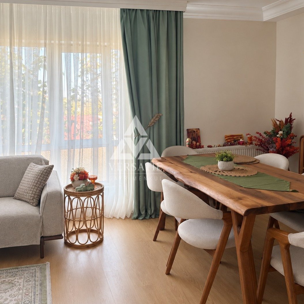 Akatlar’ın merkezinde, Bahar Sitesi’nde yer alan, 3+1’den 2+1’e dönüştürülmüş, net 90 m² satılık daire.