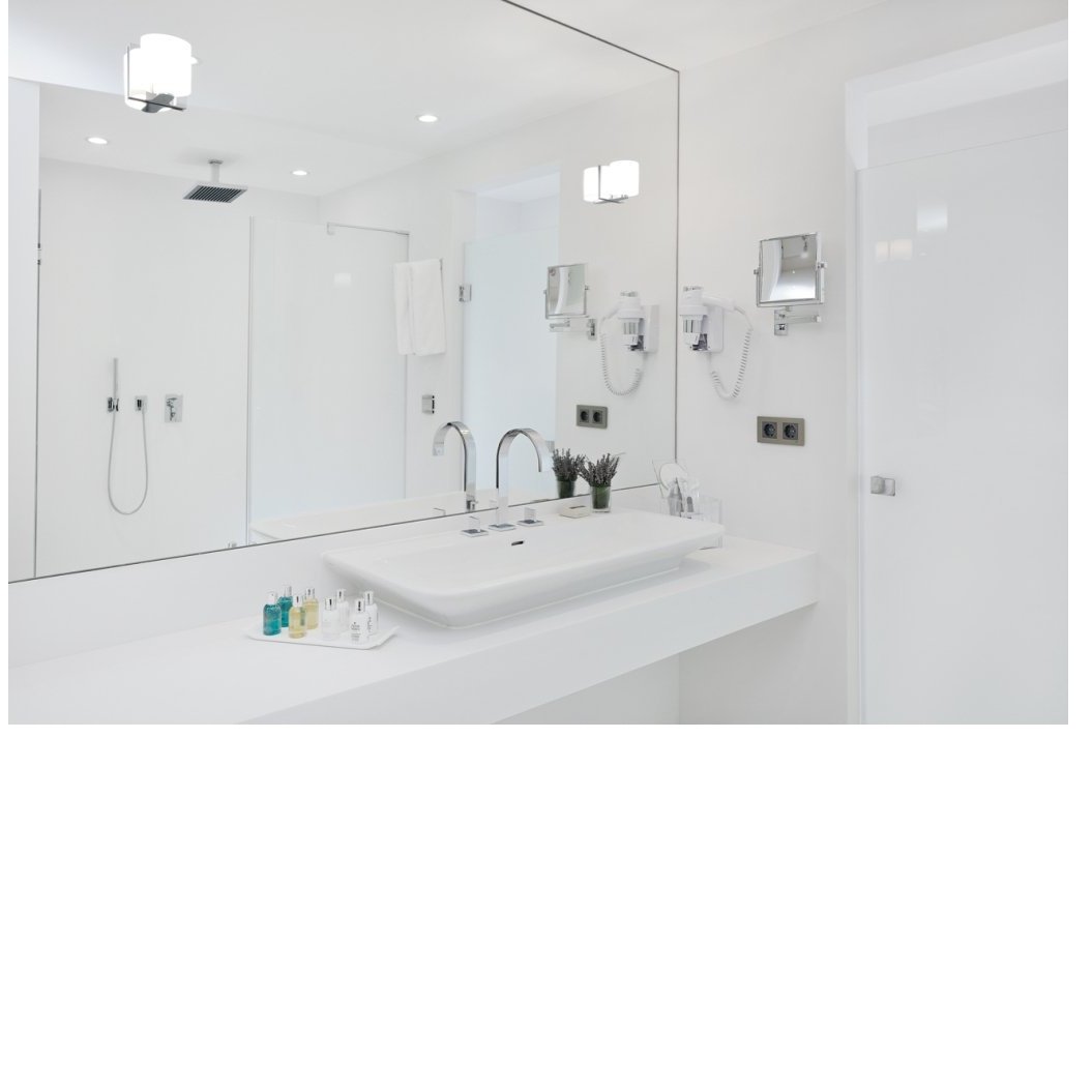 Turnkey Living in Akmerkez.