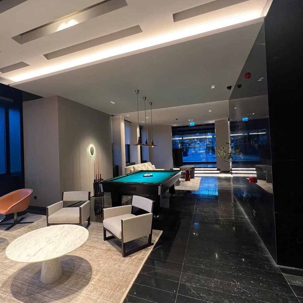 İstanbul'un kalbinde, dünyaca ünlü Ritz Carlton Residence Şişli’de eşsiz bir yaşam fırsatı! Oturmaya hazır bu satılık lüks daire, konfor ve zarafeti bir araya getiriyor