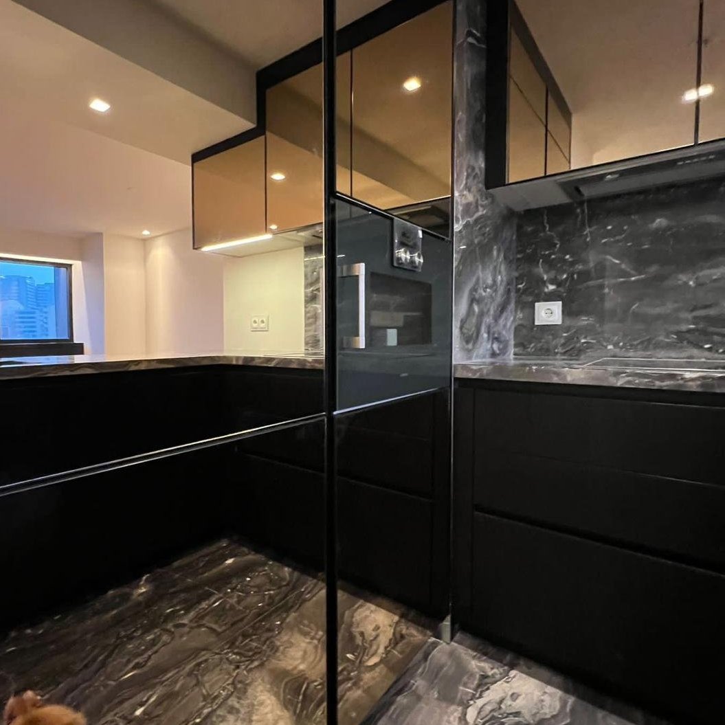 İstanbul'un kalbinde, dünyaca ünlü Ritz Carlton Residence Şişli’de eşsiz bir yaşam fırsatı! Oturmaya hazır bu satılık lüks daire, konfor ve zarafeti bir araya getiriyor