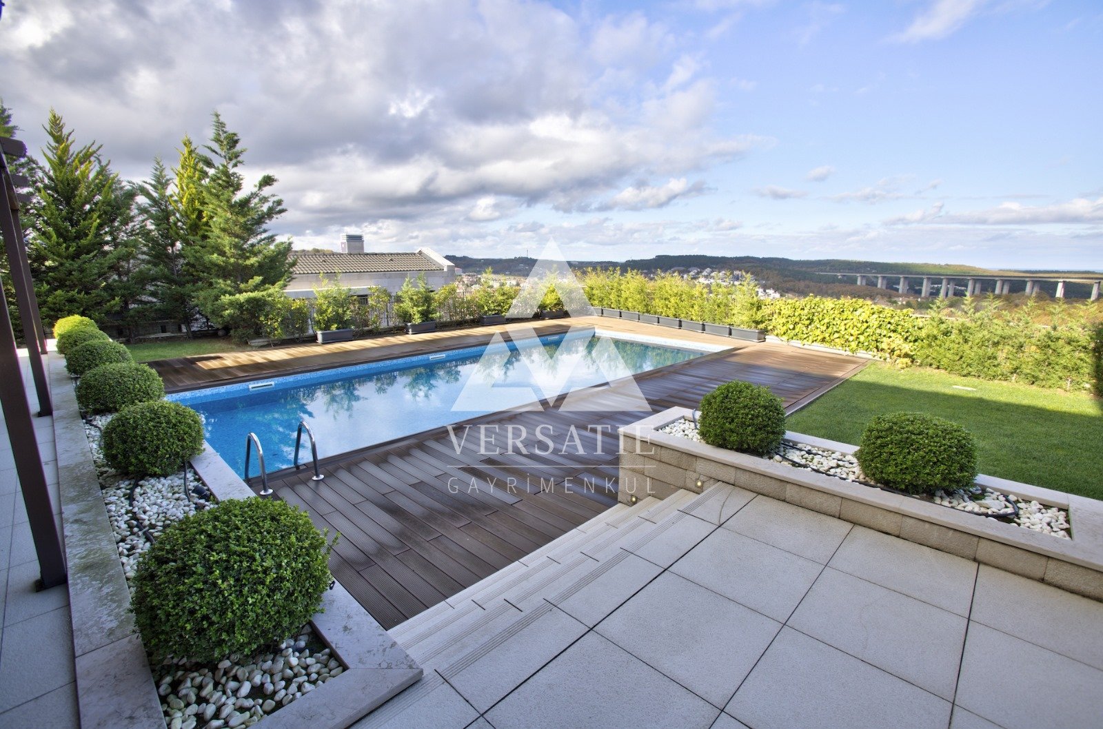 Ormanada’nın Zirvesinde, Deniz Manzaralı Prestijli Villa