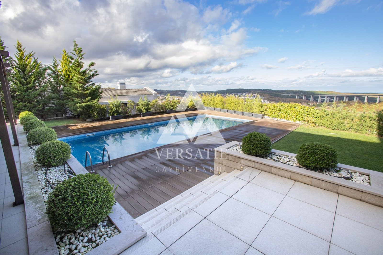 Ormanada’nın Zirvesinde, Deniz Manzaralı Prestijli Villa