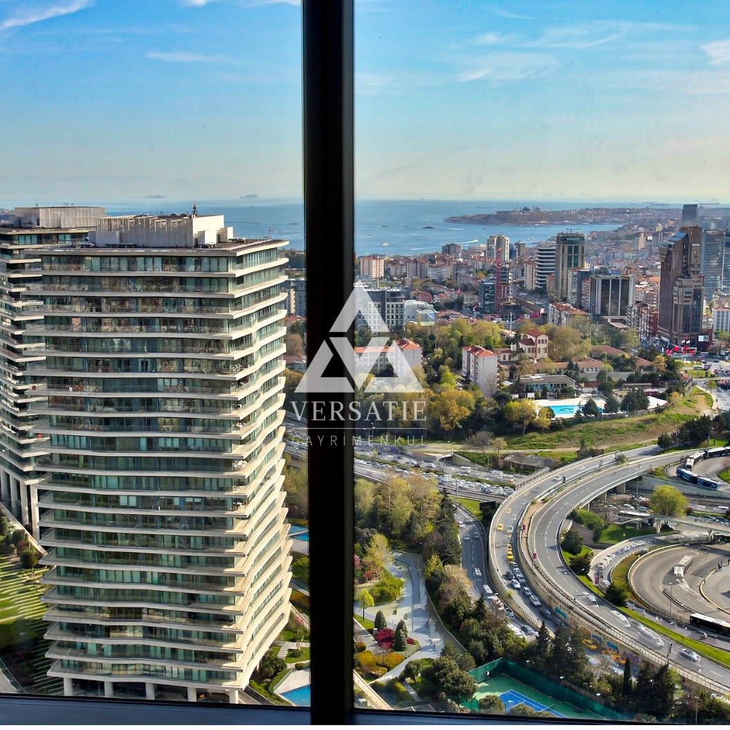 İstanbul’un en prestijli adreslerinden Çiftçi Towers’ta, yüksek katta konumlanan bu 3+1 daire; panoramik Boğaz manzarası  ve ferah planıyla üst düzey bir yaşam sunuyor.