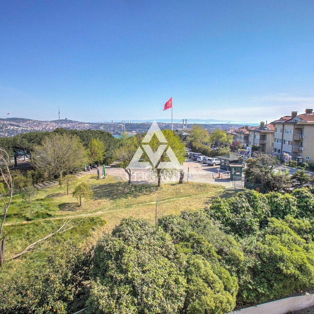 Ulus Parkı yanı, kesintisiz 3 cepheden Boğaz manzarasına sahip ultra lüks satılık daire.