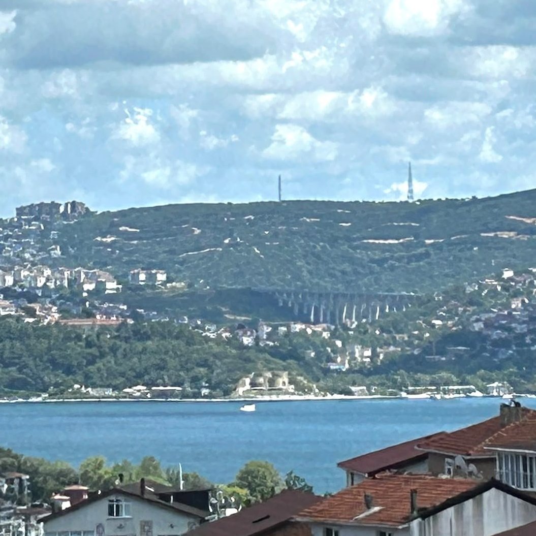Seba Vista’nın ayrıcalıklı yaşamında yer alan bu özel 4+1 çatı dubleksi, geniş ve ferah yaşam alanları, bol doğal ışık alan mimarisi ve etkileyici manzarasıyla öne çıkıyor.