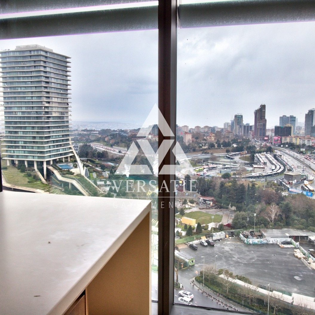 İstanbul’un en seçkin yapılarından biri olan Çiftçi Towers’ta, hem konforu hem de şıklığı bir arada sunan, iki dairenin birleşiminden oluşan muhteşem bir manzaraya sahip kiralık lüks daire.