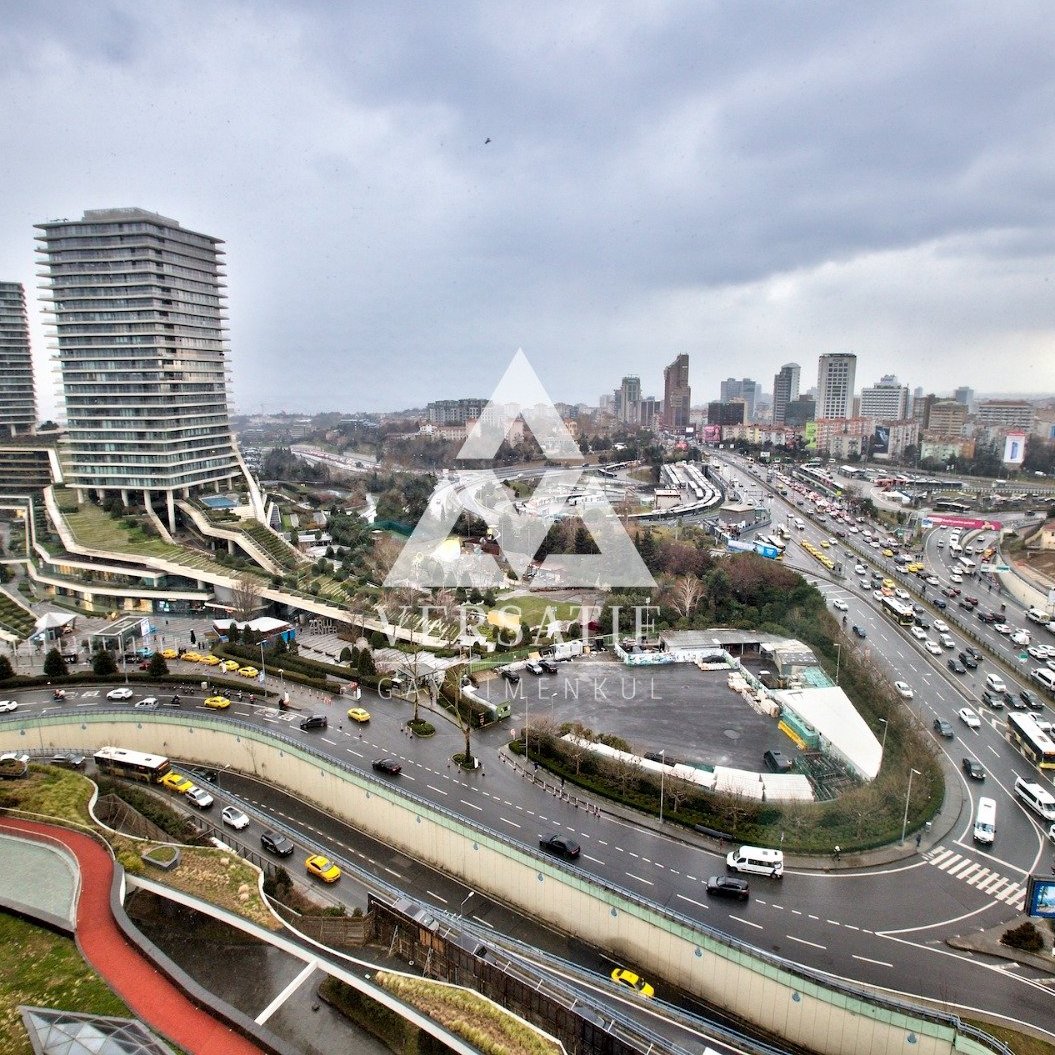 İstanbul’un en seçkin yapılarından biri olan Çiftçi Towers’ta, hem konforu hem de şıklığı bir arada sunan, iki dairenin birleşiminden oluşan muhteşem bir manzaraya sahip kiralık lüks daire.