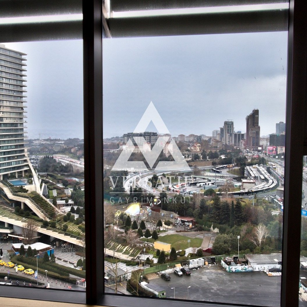 İstanbul’un en seçkin yapılarından biri olan Çiftçi Towers’ta, hem konforu hem de şıklığı bir arada sunan, iki dairenin birleşiminden oluşan muhteşem bir manzaraya sahip kiralık lüks daire.
