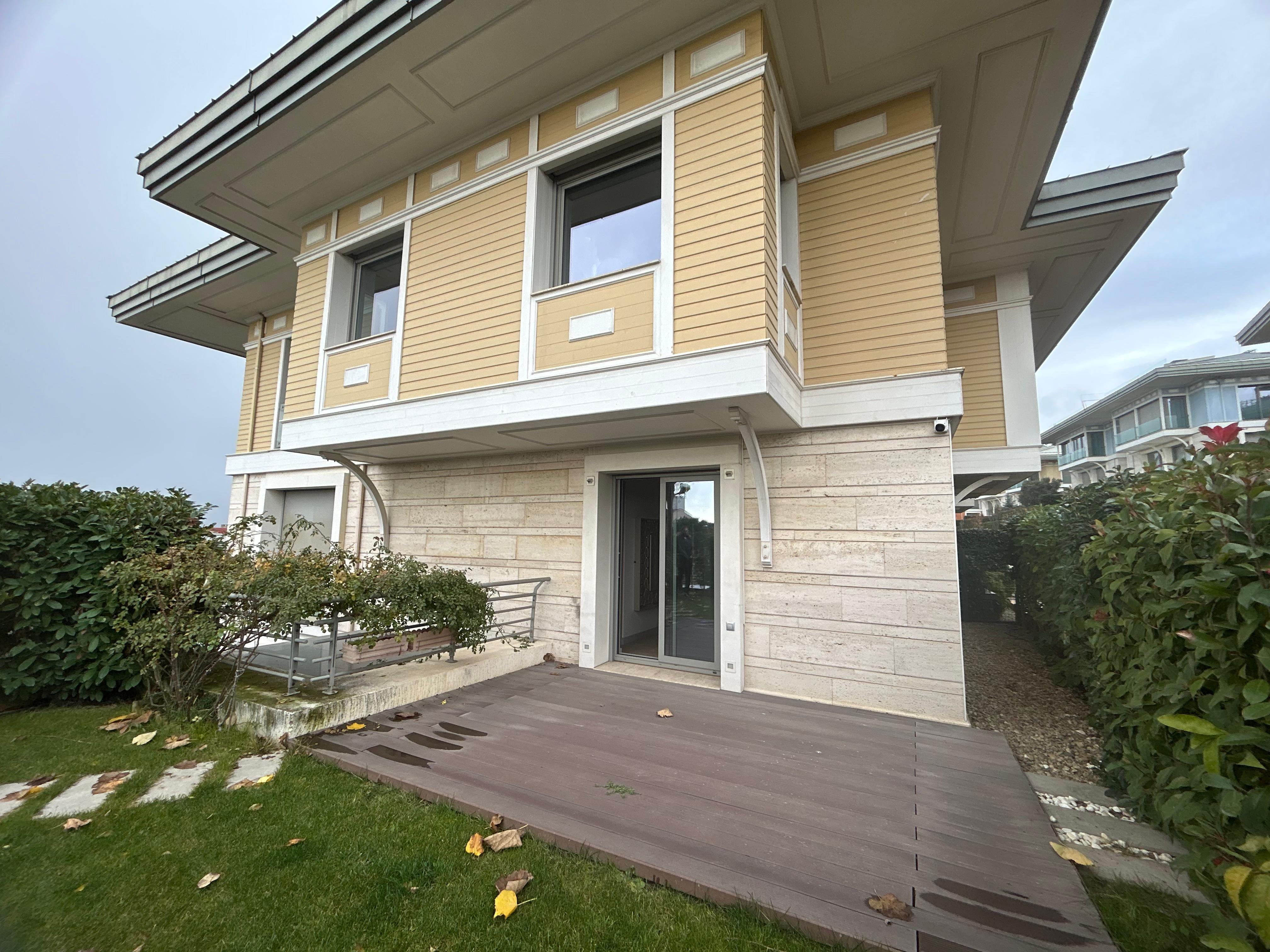 Located in ANTTERAS, one of Beylerbeyi's most prestigious addresses