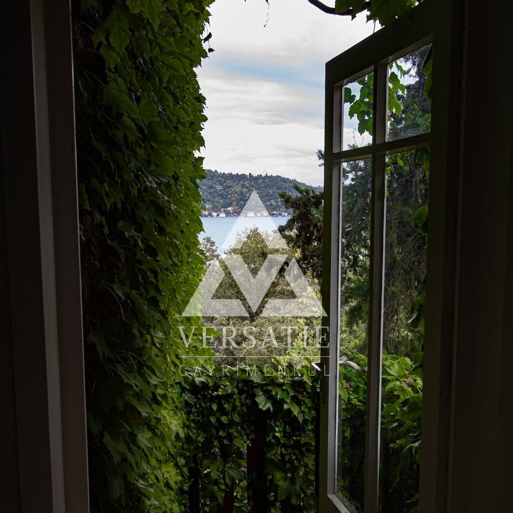 Bebek’te Boğaz manzaralı, 440 m² net kullanım alanına sahip, 150 m² açık alanlı, 6+3 kiralık özel villa