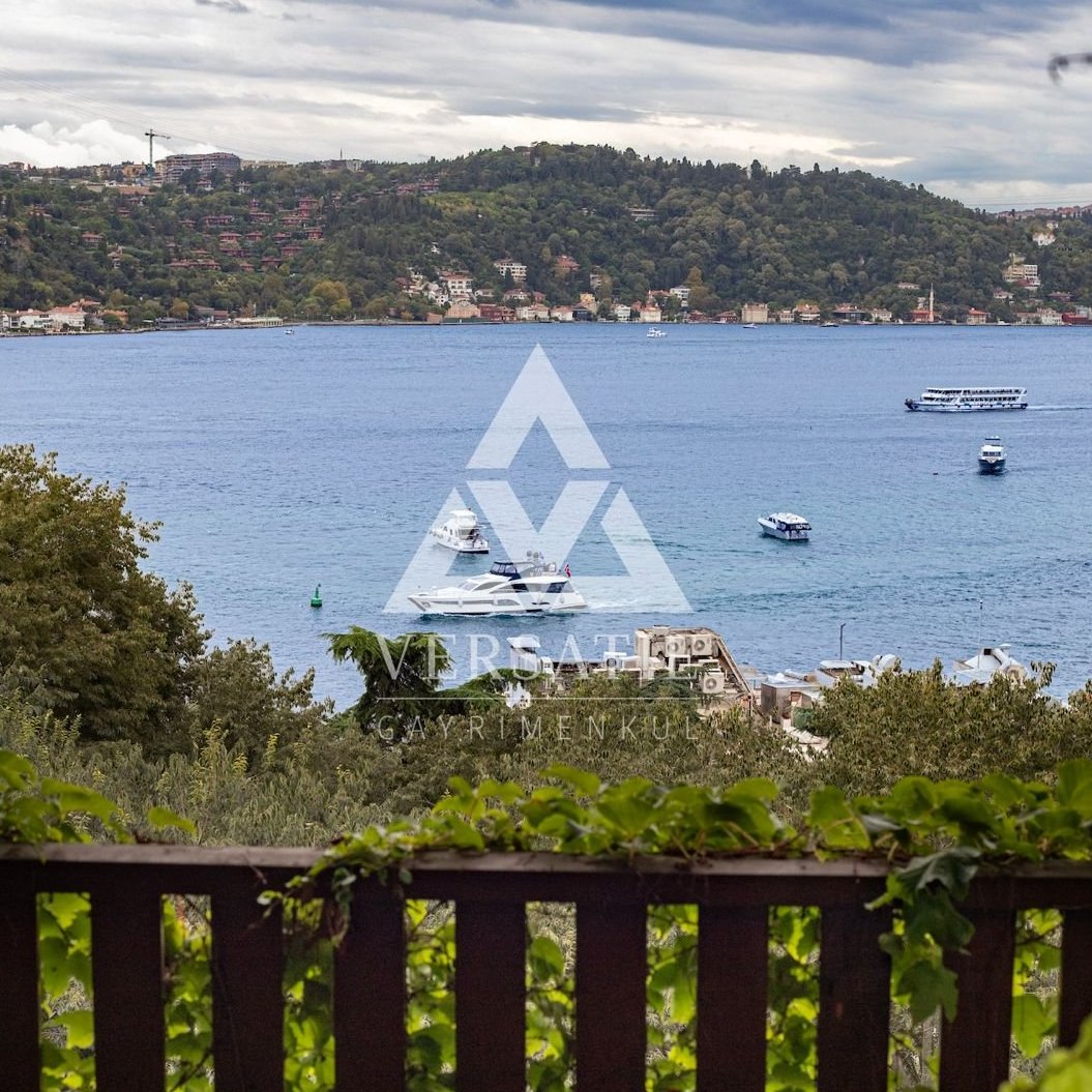 Bebek’te Boğaz manzaralı, 440 m² net kullanım alanına sahip, 150 m² açık alanlı, 6+3 kiralık özel villa