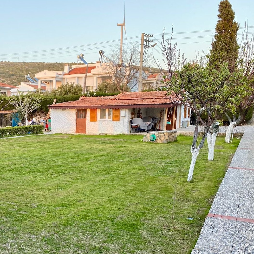 İzmir'in incisi Çeşme'de, eşsiz Ege Denizi ve Sakız Adası manzarasına hakim, özel yapım, satılık, lüks malikane.