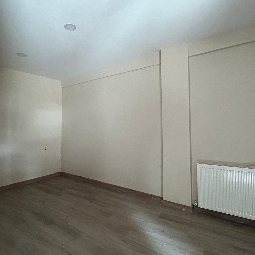 Çubuklu’nun huzurlu atmosferinde, boğazın büyüleyici manzarasına karşı konumlanmış 400 m² kullanım alanına sahip kiralık iş yeri.