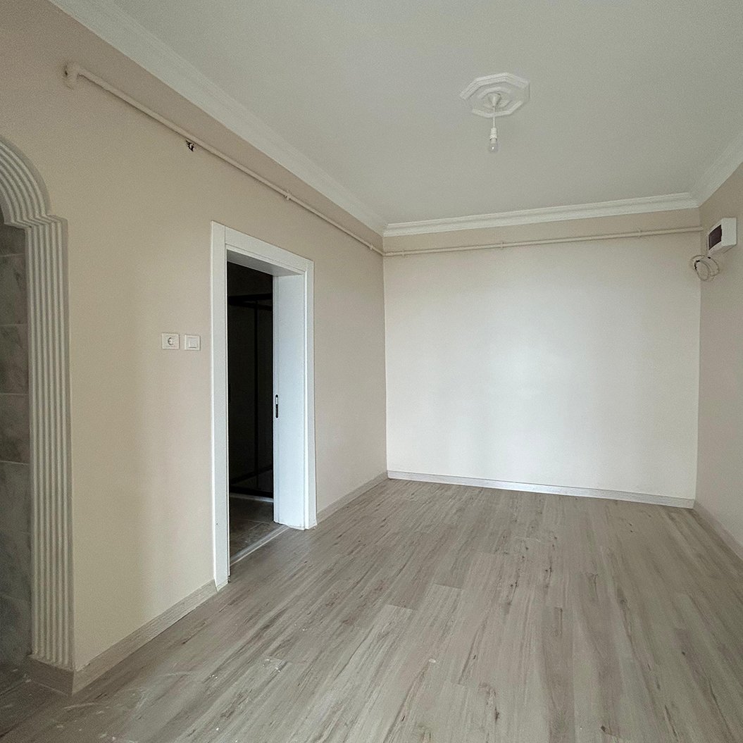 Çubuklu’nun huzurlu atmosferinde, boğazın büyüleyici manzarasına karşı konumlanmış 400 m² kullanım alanına sahip kiralık iş yeri.