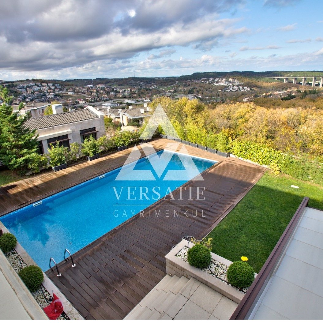 A Prestigious Villa with Sea Views at the Summit of Ormanada