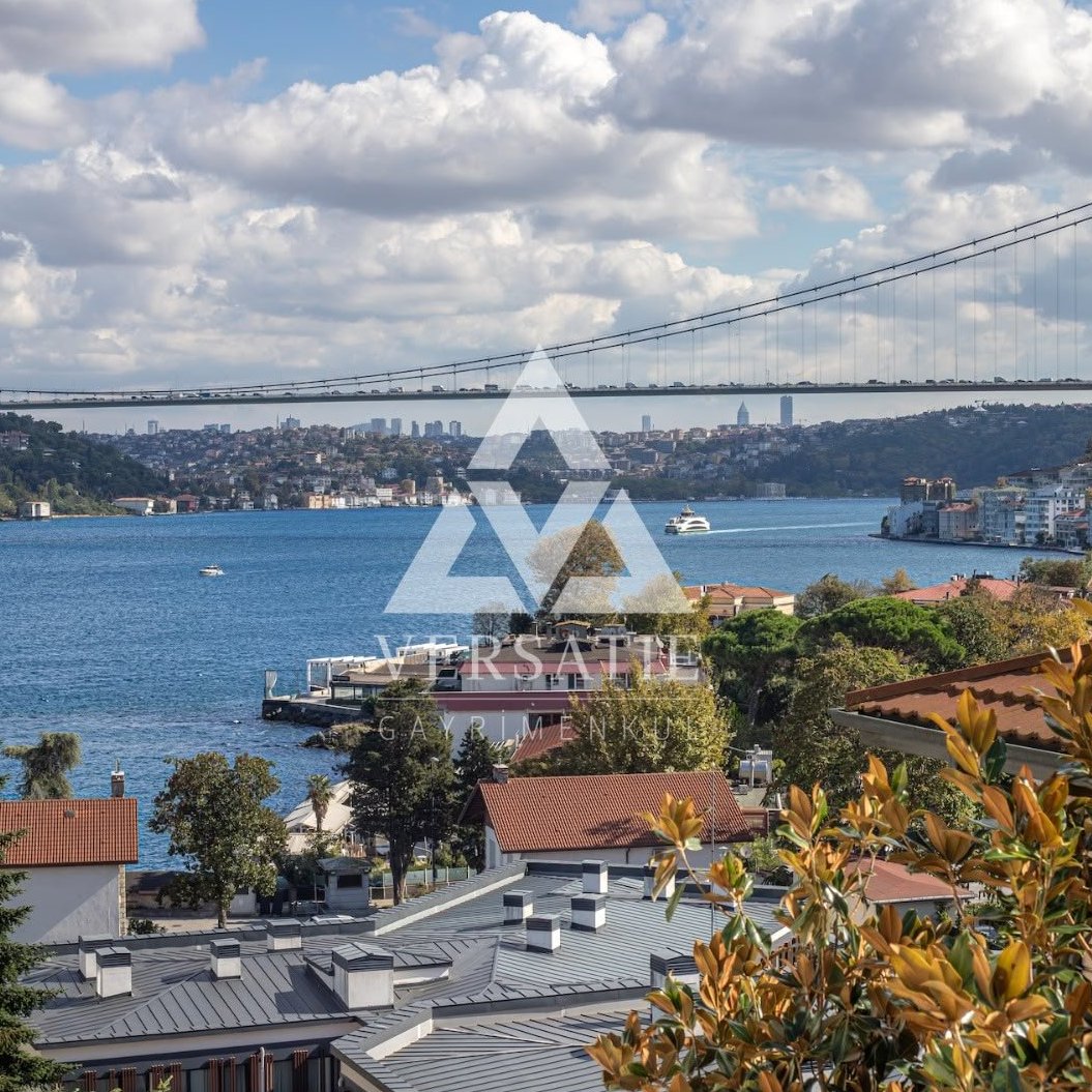 Boğaz manzaralı, geniş yaşam alanları ve özenle yapılmış iç mekânıyla Emirgan’da, ayrıcalıklı bir yaşam sunan 3+1 satılık daire.