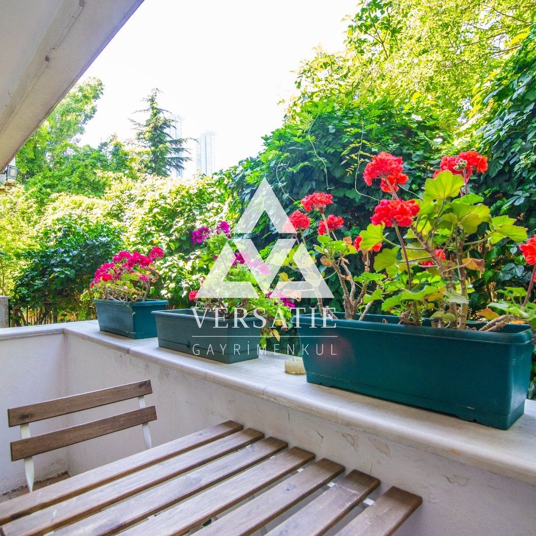 Ulus Doğankent Sitesi’nde, huzurlu ve ayrıcalıklı bir yaşam sunan, yeşillikler içerisinde, bakımlı, satılık lüks daire.