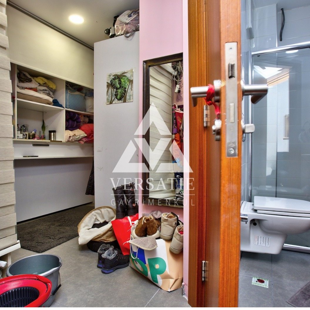 Bebek Aşiyan’da, İstanbul Boğazı’nın eşsiz manzarasına hakim, konforlu ve ayrıcalıklı bir yaşam sunan, muhteşem kiralık daire. 