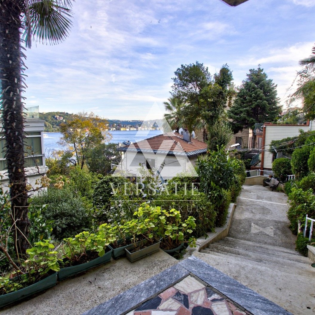 Elegance with a Captivating View in Rumelihisarı.