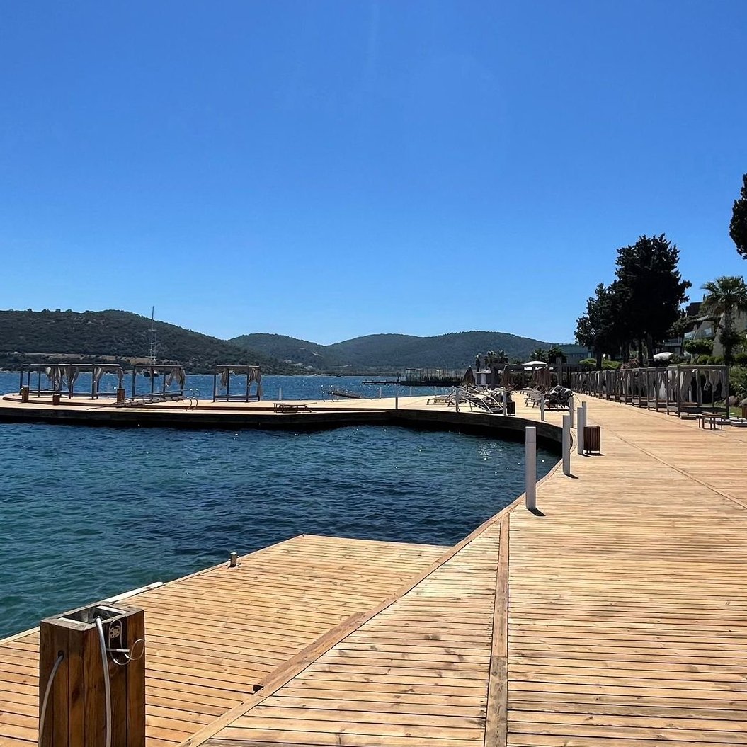 Türkbükü’nün en ayrıcalıklı noktası olan Kuum Hotel & Residence’da, şerefiyesi en yüksek konumda yer alan, tek girişli ve yüksek mahremiyet sağlayan özel rezidans dairemiz satışa sunulmuştur