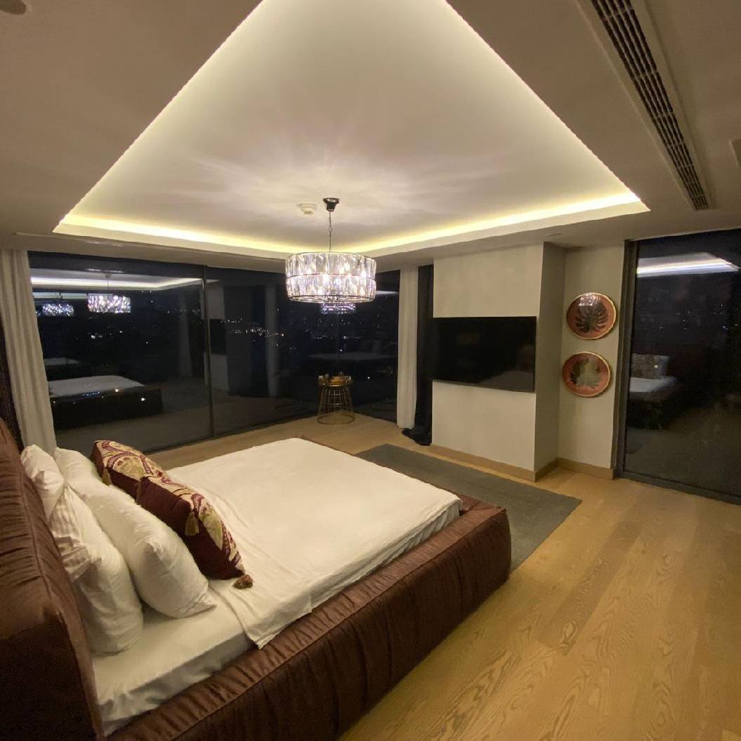 Bodrum’un en güzel lokasyonlarından biri olan Yalıkavak’ta “Adres Yalıkavak” projesinden modern mimari ve iç dekorasyona sahip, full deniz manzaralı, özel havuzlu, satılık muhteşem villa