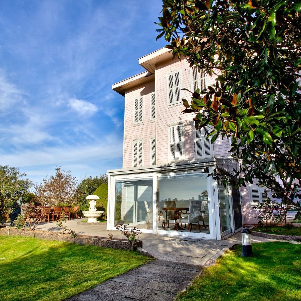 Historical mansion for sale in Çengelköy, overlooking the fascinating Bosphorus view, having the qualification of a 2rd degree historical monument, unique with its original architecture, magnificent with its high ceilings and large windows