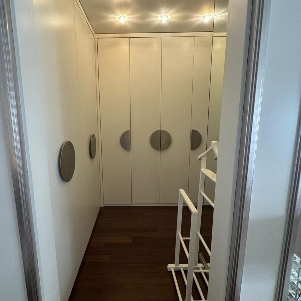 İstanbul’un en seçkin bölgelerinden Ulus’ta, iç mimar tarafından özenle tasarlanmış, yüksek standartlara sahip, satılık lüks daire.
