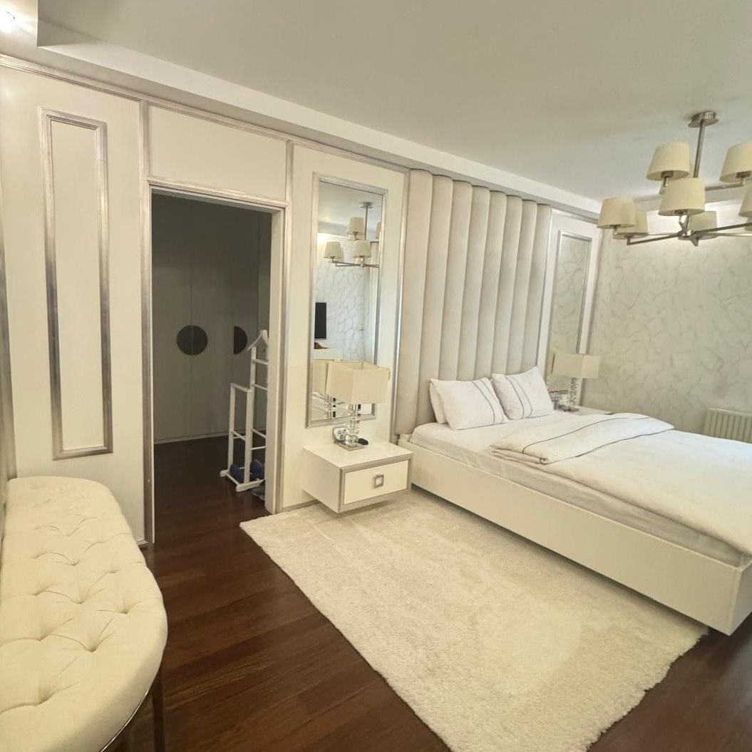 İstanbul’un en seçkin bölgelerinden Ulus’ta, iç mimar tarafından özenle tasarlanmış, yüksek standartlara sahip, satılık lüks daire.