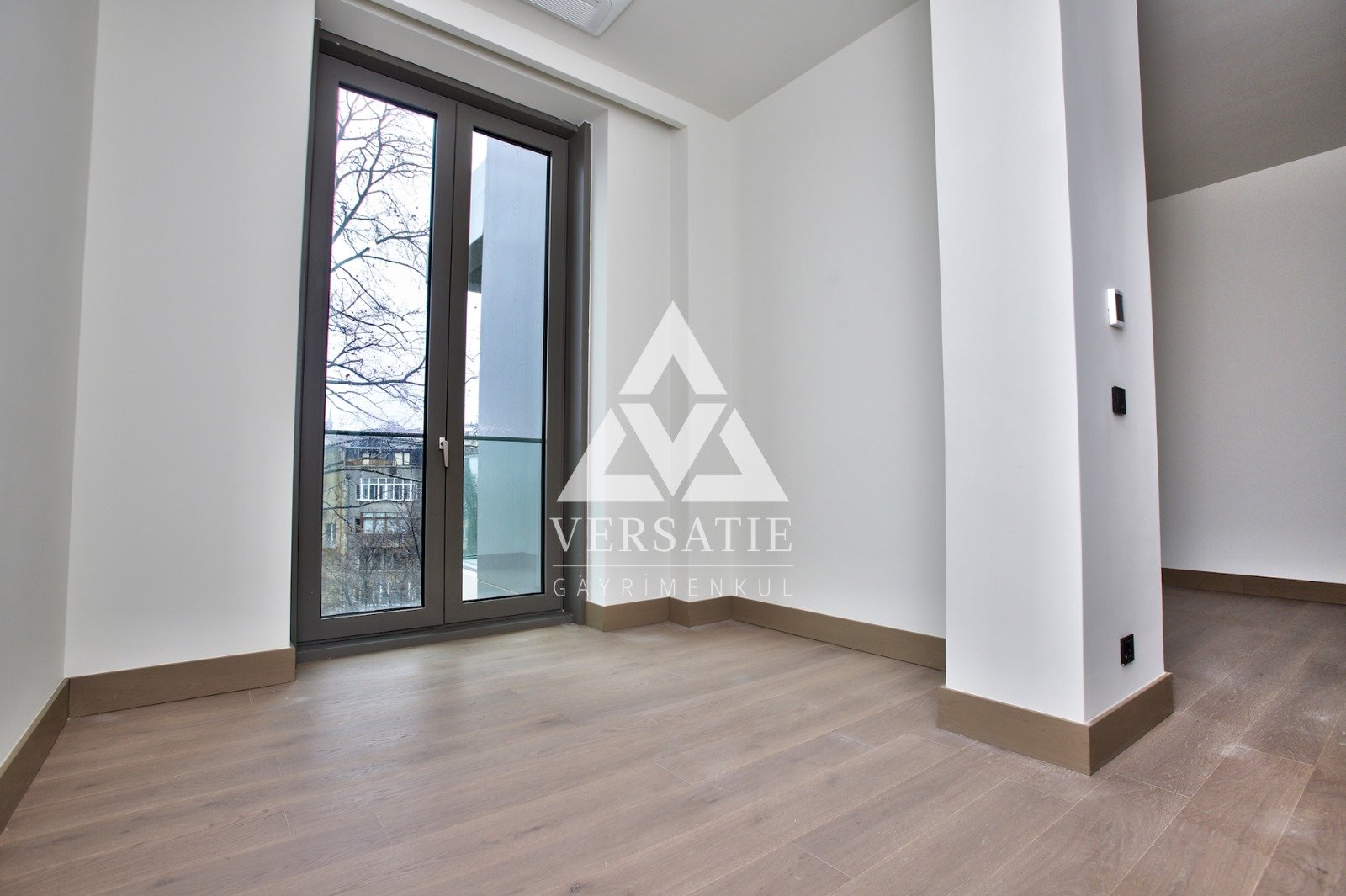 İstanbul’un en seçkin lokasyonlarından Nişantaşı’nda, doğayla iç içe, lüks ve konforu bir arada sunan Dap Yapı Nişantaşı Koru Projesi içerisinde, balkonunda özel havuzu bulunan, muhteşem kiralık lüks daire. 