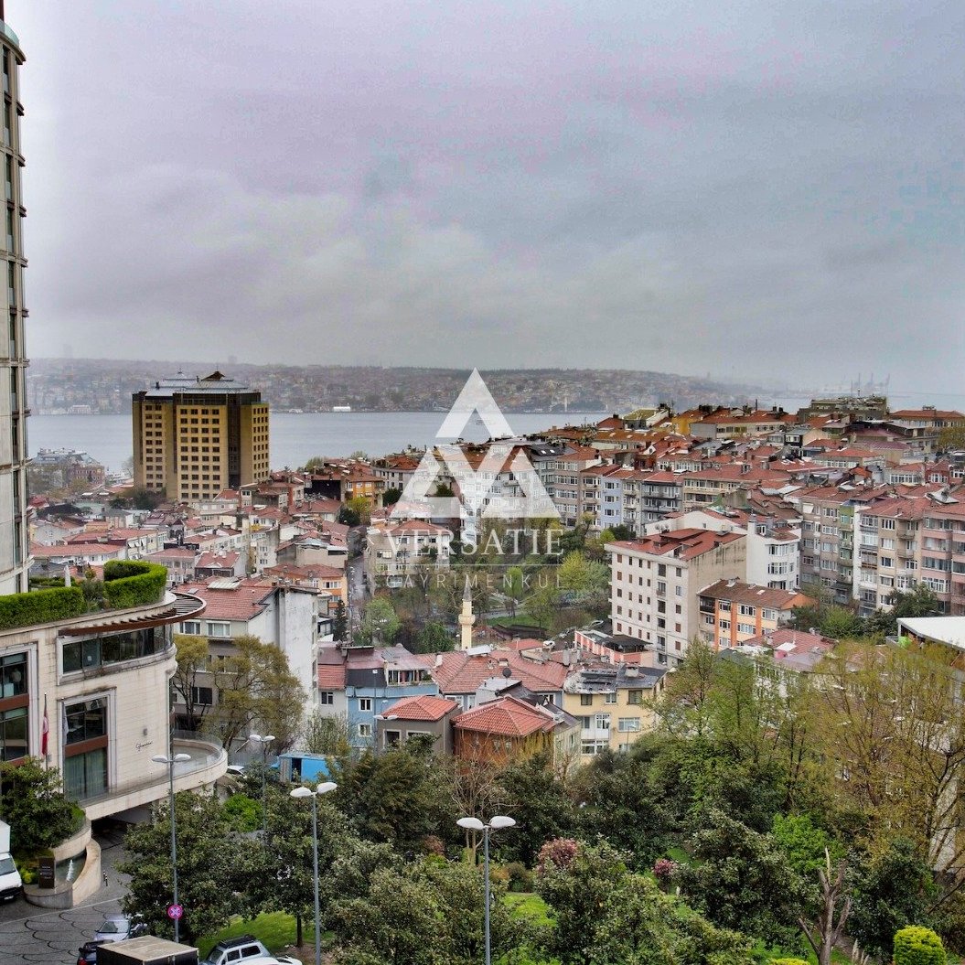 Maçka’nın en prestijli noktalarından biri olan Maçka Armani Residence’ta, Boğaz manzarasına sahip lüks 1+1 satılık daire.