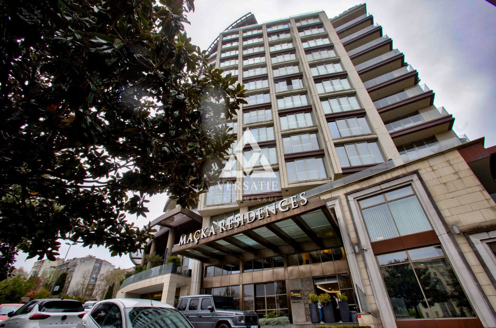 Maçka’nın en prestijli noktalarından biri olan Maçka Armani Residence’ta, Boğaz manzarasına sahip lüks 1+1 satılık daire.