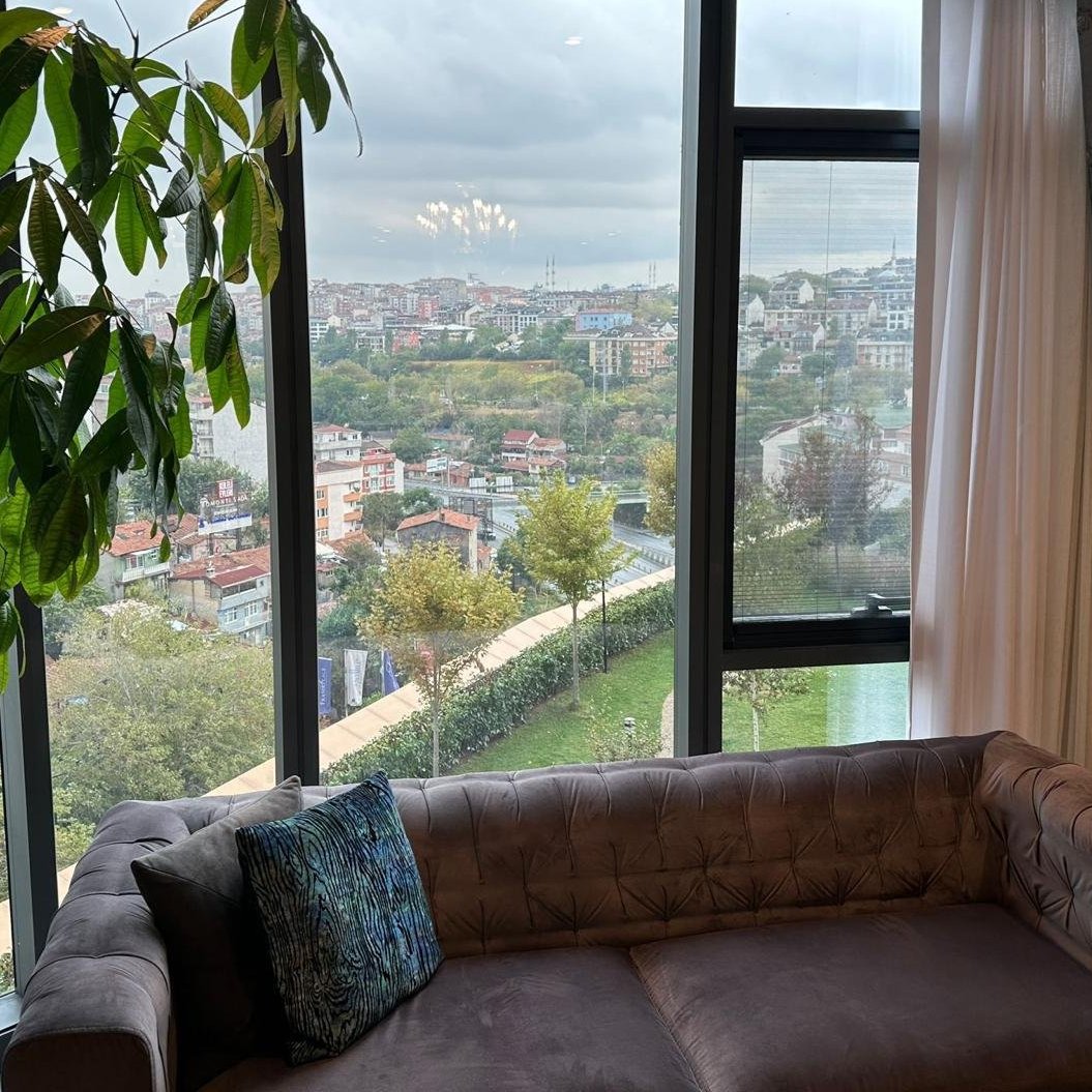 Elit yaşamın adresi Şişli Sinpaş Queen Bomonti’de, çift cepheli, köşe konumlu, ferah ve aydınlık bir yaşam alanı sunan en büyük tip, satılık lüks daire.