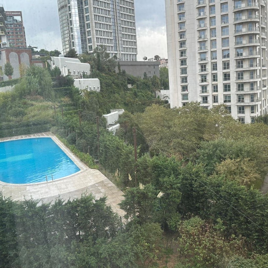 Elit yaşamın adresi Şişli Sinpaş Queen Bomonti’de, çift cepheli, köşe konumlu, ferah ve aydınlık bir yaşam alanı sunan en büyük tip, satılık lüks daire.