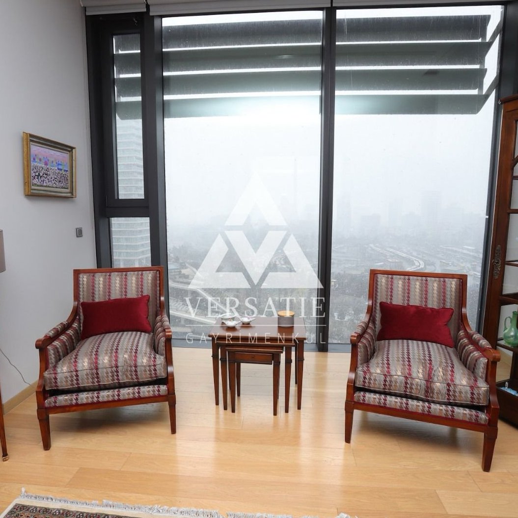 İstanbul’un en seçkin yapılarından biri olan Çiftçi Towers’ta, hem konforu hem de şıklığı bir arada sunan muhteşem satılık lüks daire.