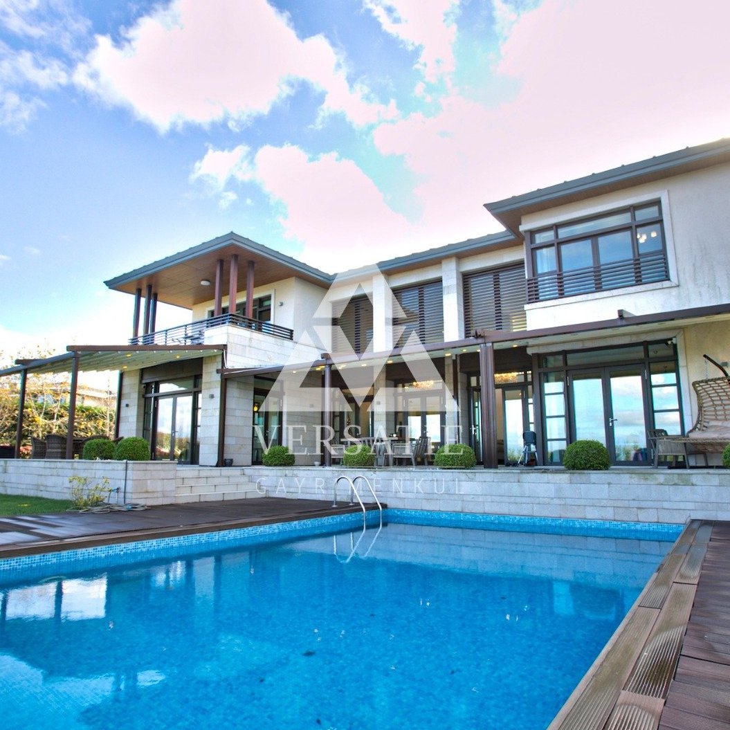 Ormanada’nın zirvesinde konumlanan H700 tip prestijli villa, deniz manzarası eşliğinde ayrıcalıklı bir yaşam sunuyor.