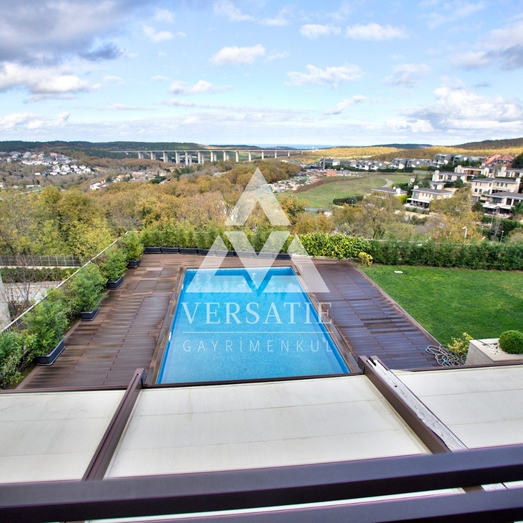 Ormanada’nın zirvesinde konumlanan H700 tip prestijli villa, deniz manzarası eşliğinde ayrıcalıklı bir yaşam sunuyor.