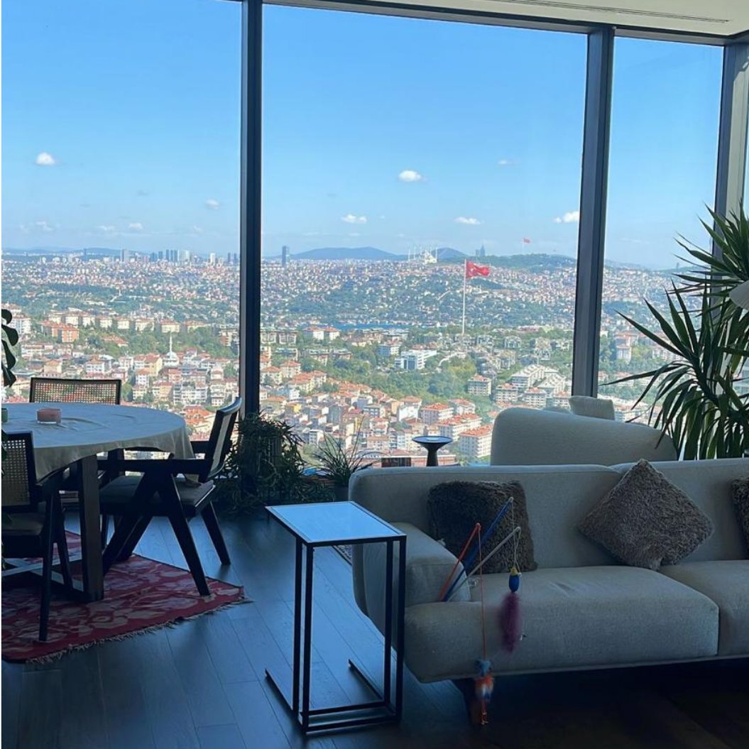 İstanbul’un en seçkin yapılarından biri olan Çiftçi Towers’ta, hem konforu hem de şıklığı bir arada sunan muhteşem satılık yüksek kat lüks daire.