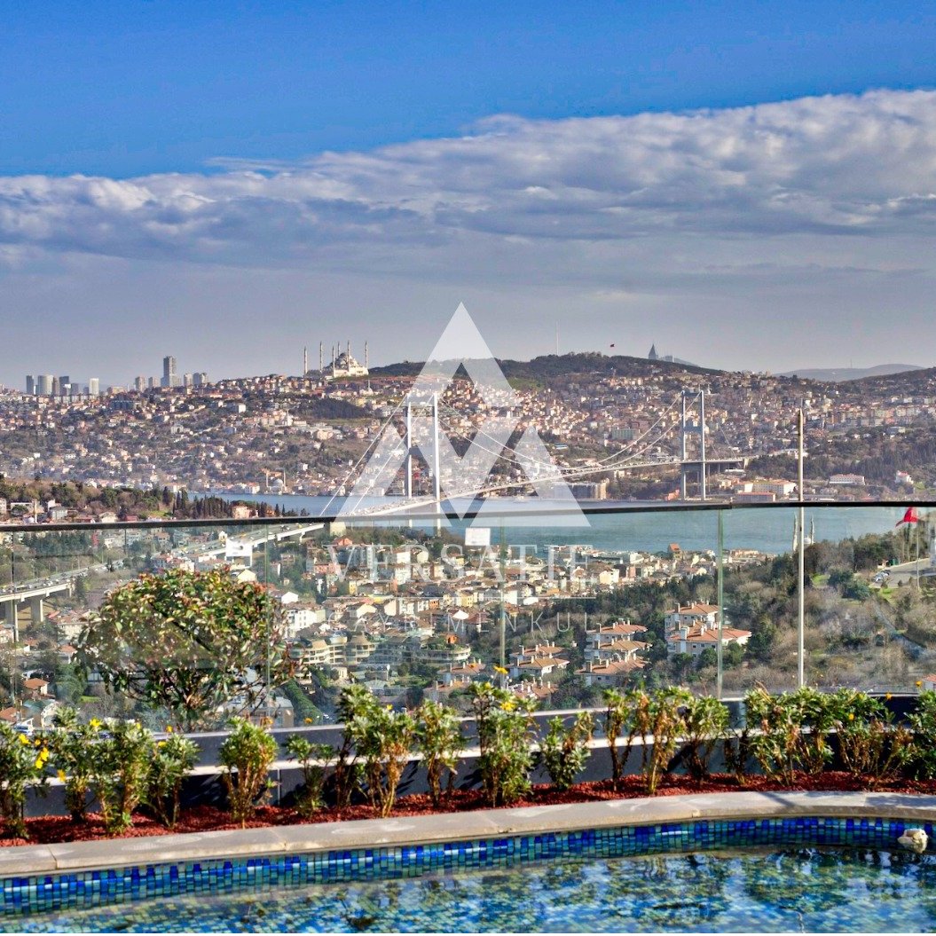 Barbaros 48 projesinde konumlanan; ferah yüksek tavanları, geniş kullanım sunan terası ve Boğaz ile Tarihi Yarımada manzarasına açılan cephesiyle dikkat çeken kiralık 3+1 daire