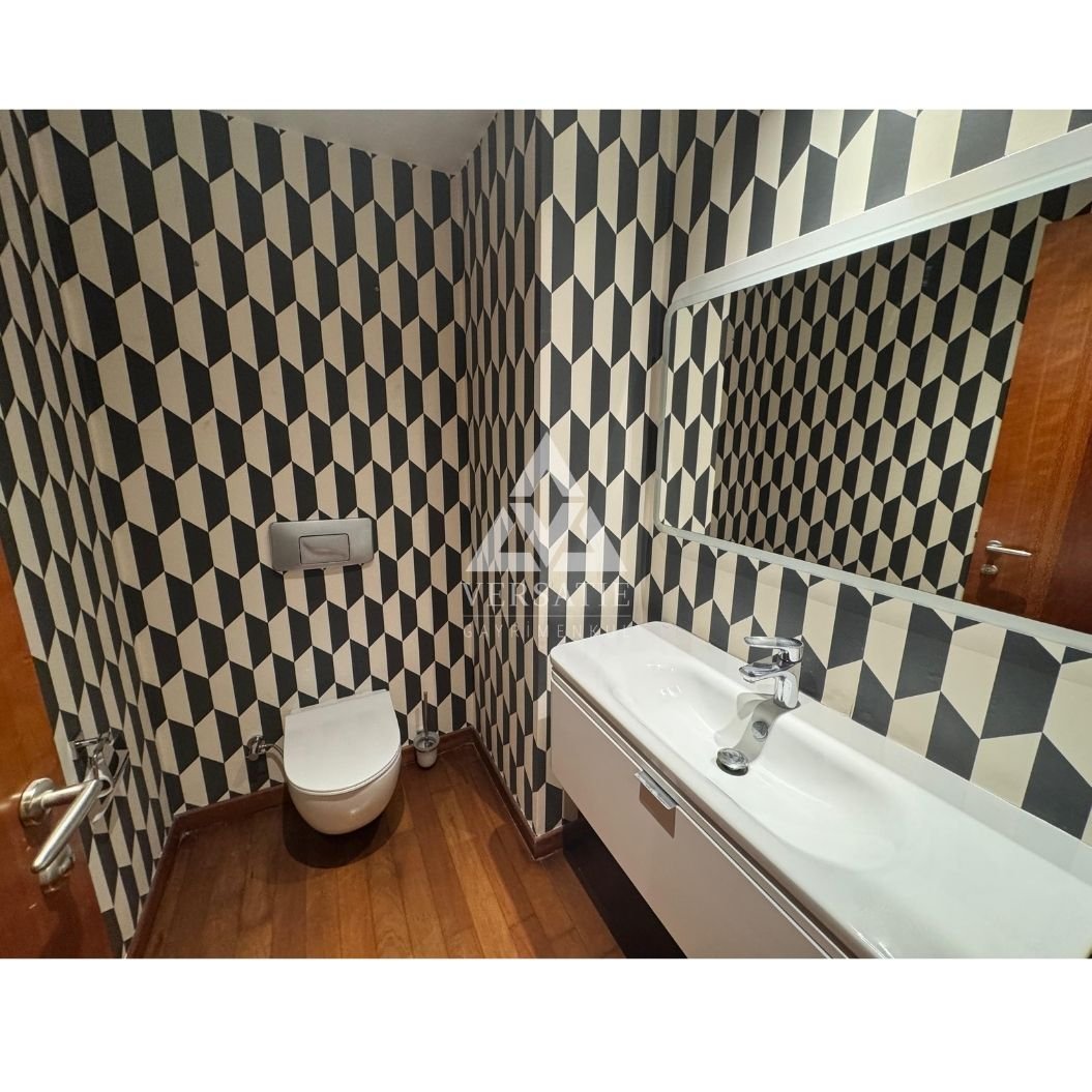 Şehrin Kalbinde Sessiz ve Ayrıcalıklı Bir Bahçe Katı.