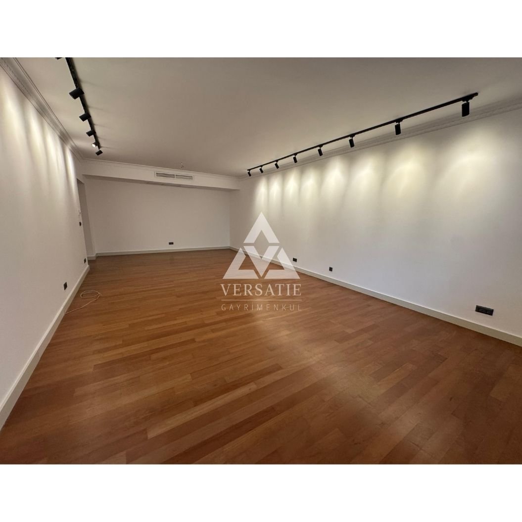 Şehrin Kalbinde Sessiz ve Ayrıcalıklı Bir Bahçe Katı.