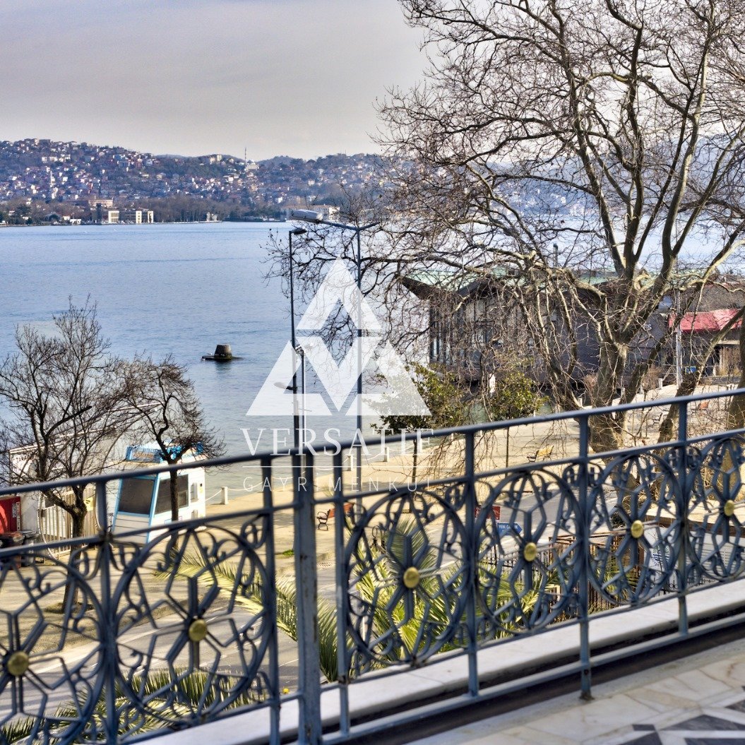 Stylish and comfortable, luxury waterside apartment for rent with a magnificent view in Tarabya.