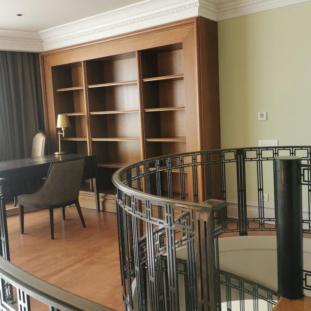 Şehrin kalbinde, yüksek prestijli Bomonti Divan Residence’da Boğaz manzaralı, full mobilyalı, asma katlı satılık lüks daire