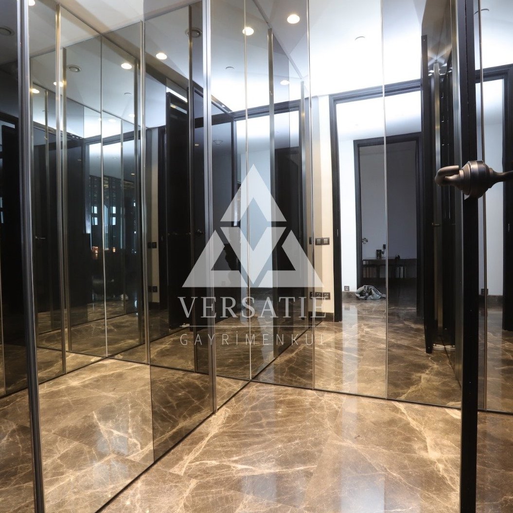 İstanbul’un Zirvesinde: Spine Tower’da Boğaz Manzaralı Penthouse