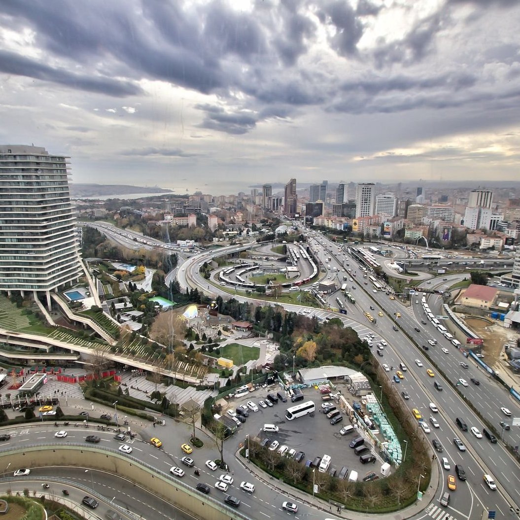 Çiftçi Towers’ta ayrıcalıklı bir yaşam sizi bekliyor. Eşsiz Boğaz ve tarihi yarımada manzarasına hakim, ultra lüks donanımlı bu özel rezidans, konfor ve zarafeti bir araya getiriyor. 