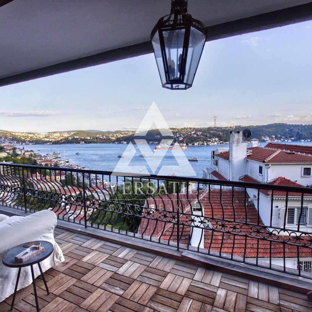Luxury Hidden in Simplicity: A Life Facing the Bosphorus...